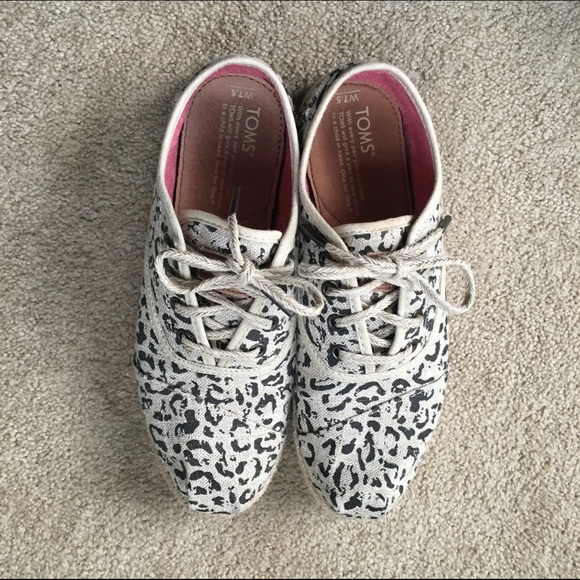 Rare Toms Burlap Cordones Snow Leopard Flat