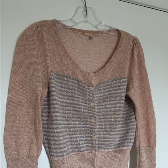 Knitted and knotted pink cardigan