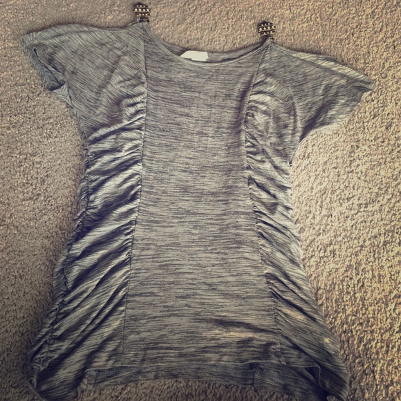 Cute open shoulder top - Picture 1 of 4