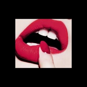 Meet your Posher, Claudia