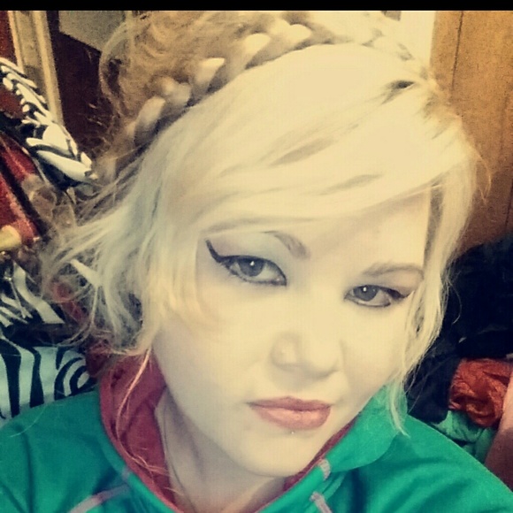 Meet your Posher, Camillia - Picture 1 of 1