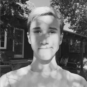 Meet your Posher, Levi