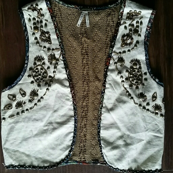 Gimmicks by BKE beaded vest