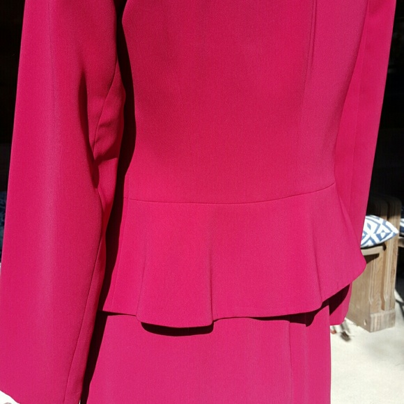 Lady in red! 2 piece designer vintage skirt suit - Picture 3 of 4