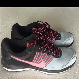 Womens Nike tennis shoes