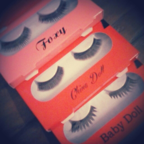 ๐HP๐Eye Catching Eyelashes - Picture 3 of 3