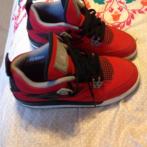 Jordan 4's red black grey
