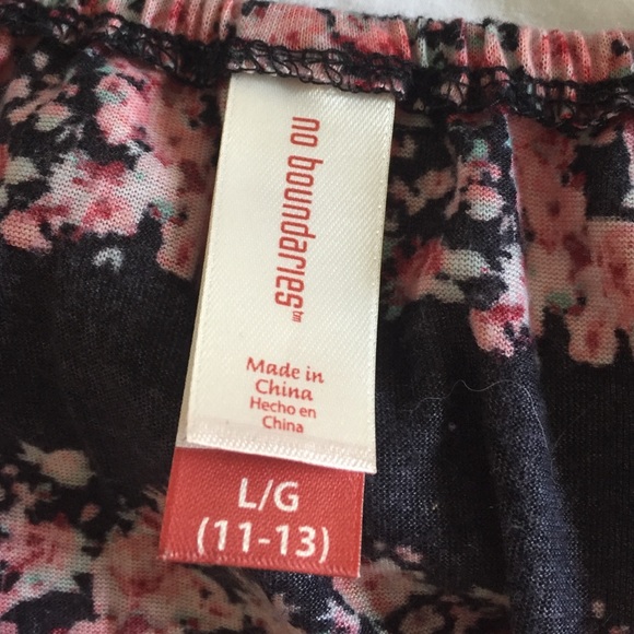 Cute off the shoulder top! Only worn once! - Picture 3 of 4