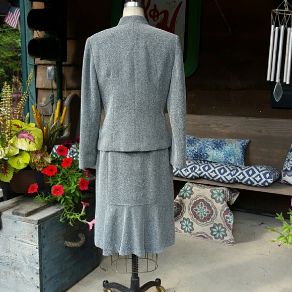 Beautiful grey tweed suit 2 piece designer vintage - Picture 2 of 4