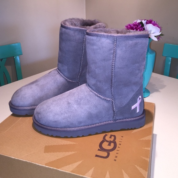 💯% Authentic Ugg Boots 🎀 Breast Cancer Awareness