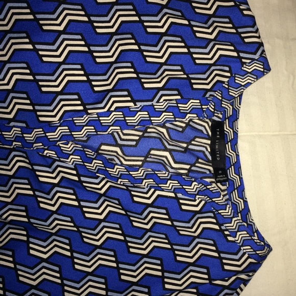 🆕Patterned Blouse - Picture 2 of 3