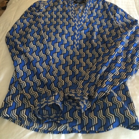 🆕Patterned Blouse - Picture 3 of 3