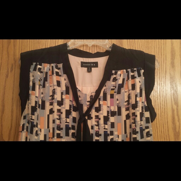 Unique Geometric Patterned Dress with Knot - Picture 2 of 3