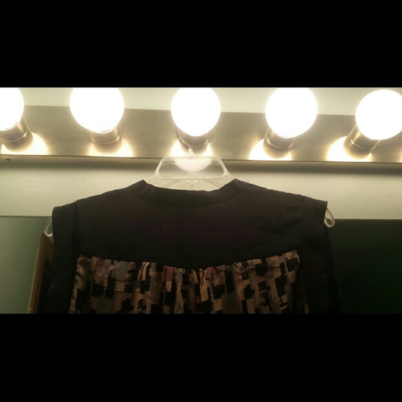 Unique Geometric Patterned Dress with Knot - Picture 3 of 3