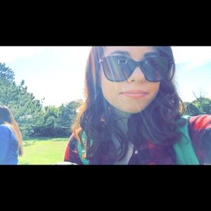 Meet your Posher, Olivia