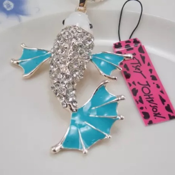 Jewelry - Fish necklace
