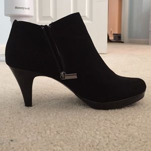 Bandolino Black Suede Booties