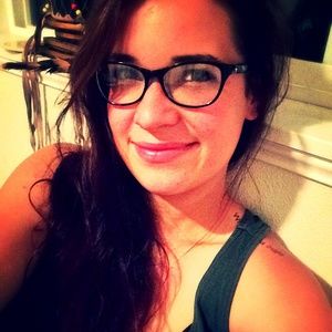 Meet your Posher, Abbi