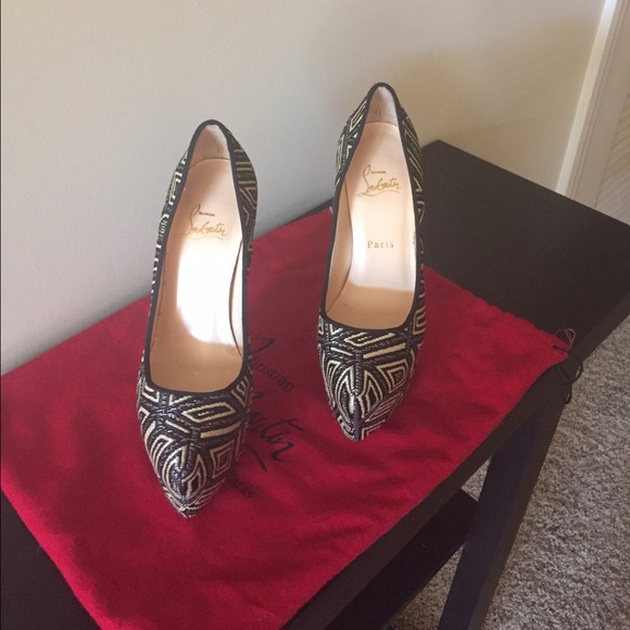 Authentic Christian Louboutin Daffodile - Picture 3 of 4