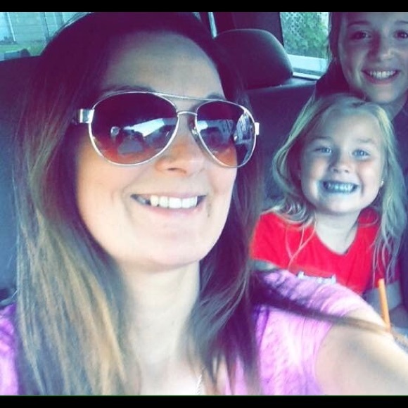 Meet your Posher, Melissa