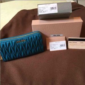 🎉HP🎉 AUTHENTIC MIU MIU ICONIC MATELASSE WALLET