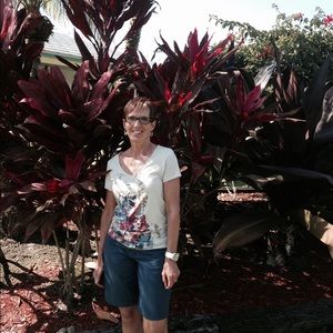 Meet your Posher, Lora
