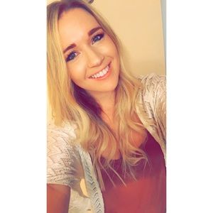 Meet your Posher, Courtney