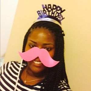 Meet your Posher, Dominique