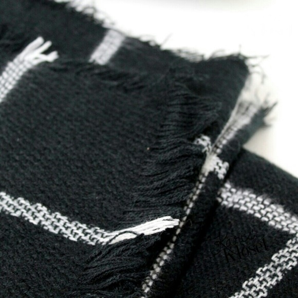 Accessories | Black plaid blanket scarf - Picture 2 of 4