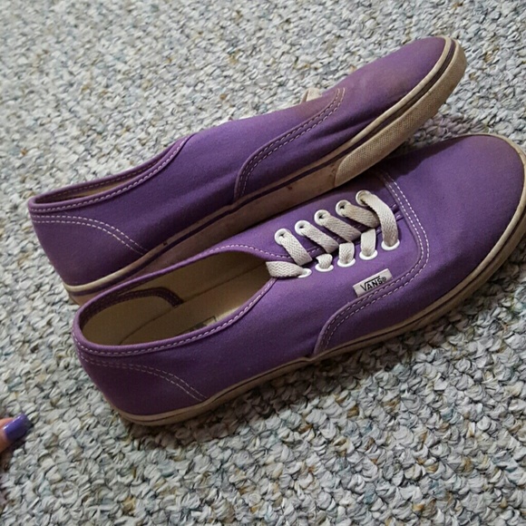 VANS - Picture 2 of 3