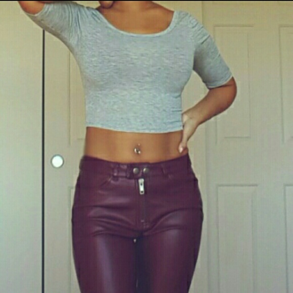 Quarter sleeve light gray crop top! NWOT - Picture 3 of 4