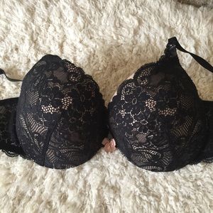 Victoria's Secret 36D Lacey bra ✨