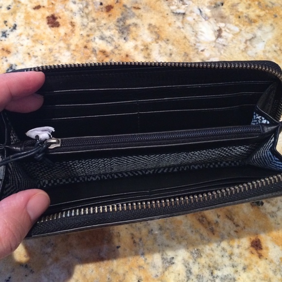 🎉HOST PICK🎉Rebecca Minkoff wallet - Picture 3 of 4