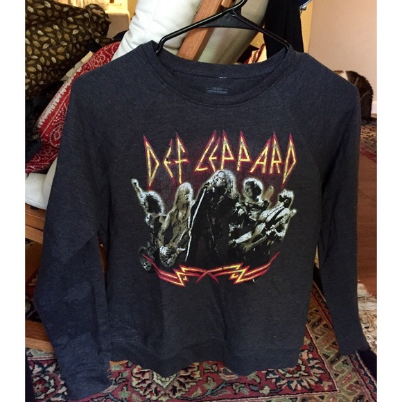LAST DAY TO BUY Def Leppard sweatshirt🤘🏻