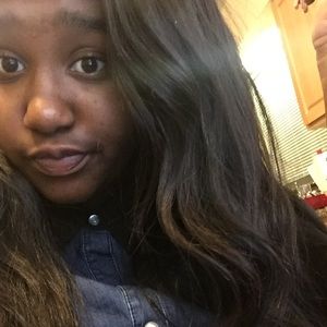 Meet your Posher, Raquel