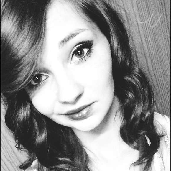 Meet your Posher, Stephanie - Picture 1 of 1