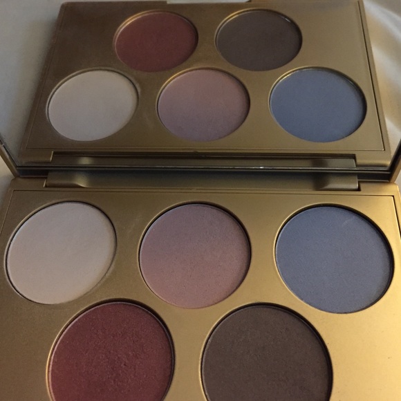 Case of Estée Lauder shadow