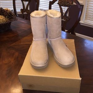 💯% Authentic Ugg Classic Short Boots