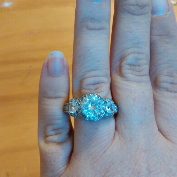 Hand Cut CZ Solid 925 Sterling Silver w/ Rhodium - Picture 4 of 4