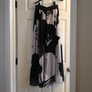WHITE HOUSE BLACK MARKET MAXI SKIRT