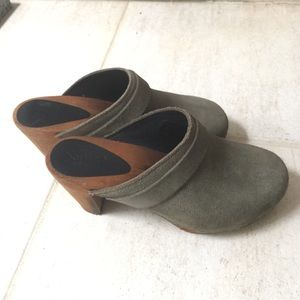 Sanita Green Suede Clogs size 38/ size 7