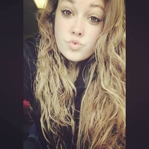 Meet your Posher, Courtney