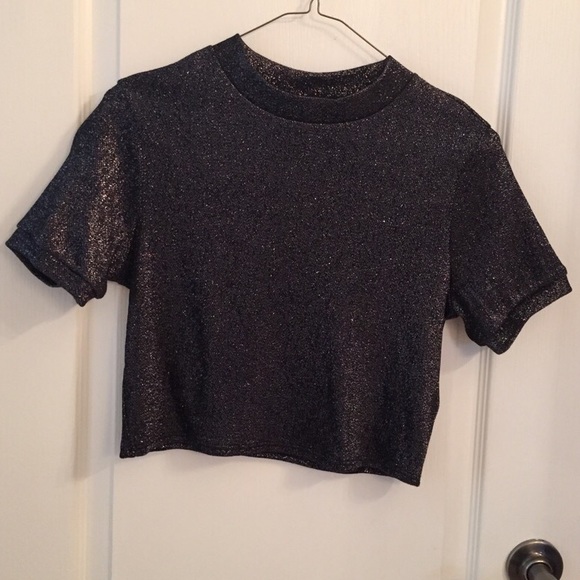 Cropped sparkly t-shirt