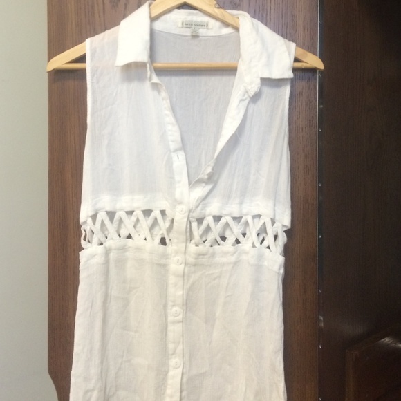 Cutout white tank