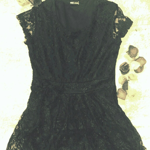 BLACK FLORAL LACE DRESS