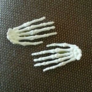 Skeleton hands hair clips