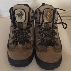 Columbia Rock Ridge Mid Hiking Boot