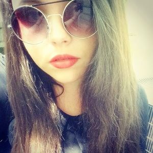 Meet your Posher, Abigail