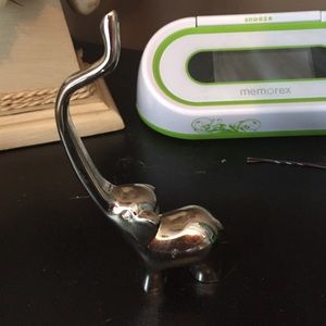Elephant ring holder