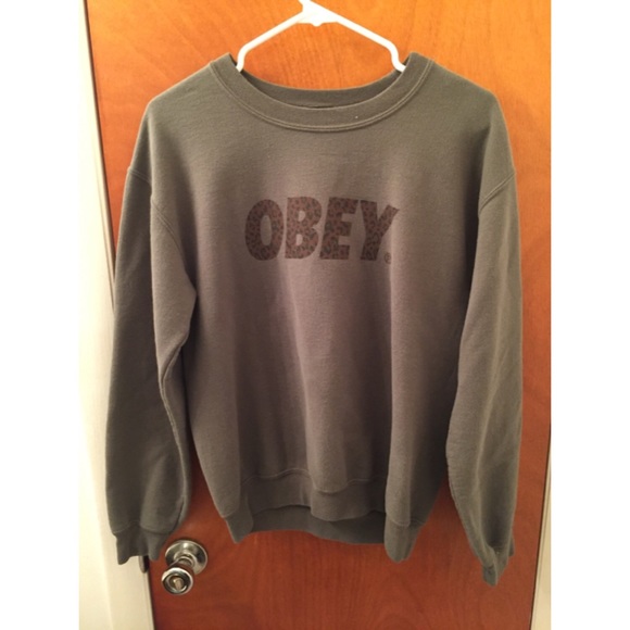 Obey dark green sweatshirt